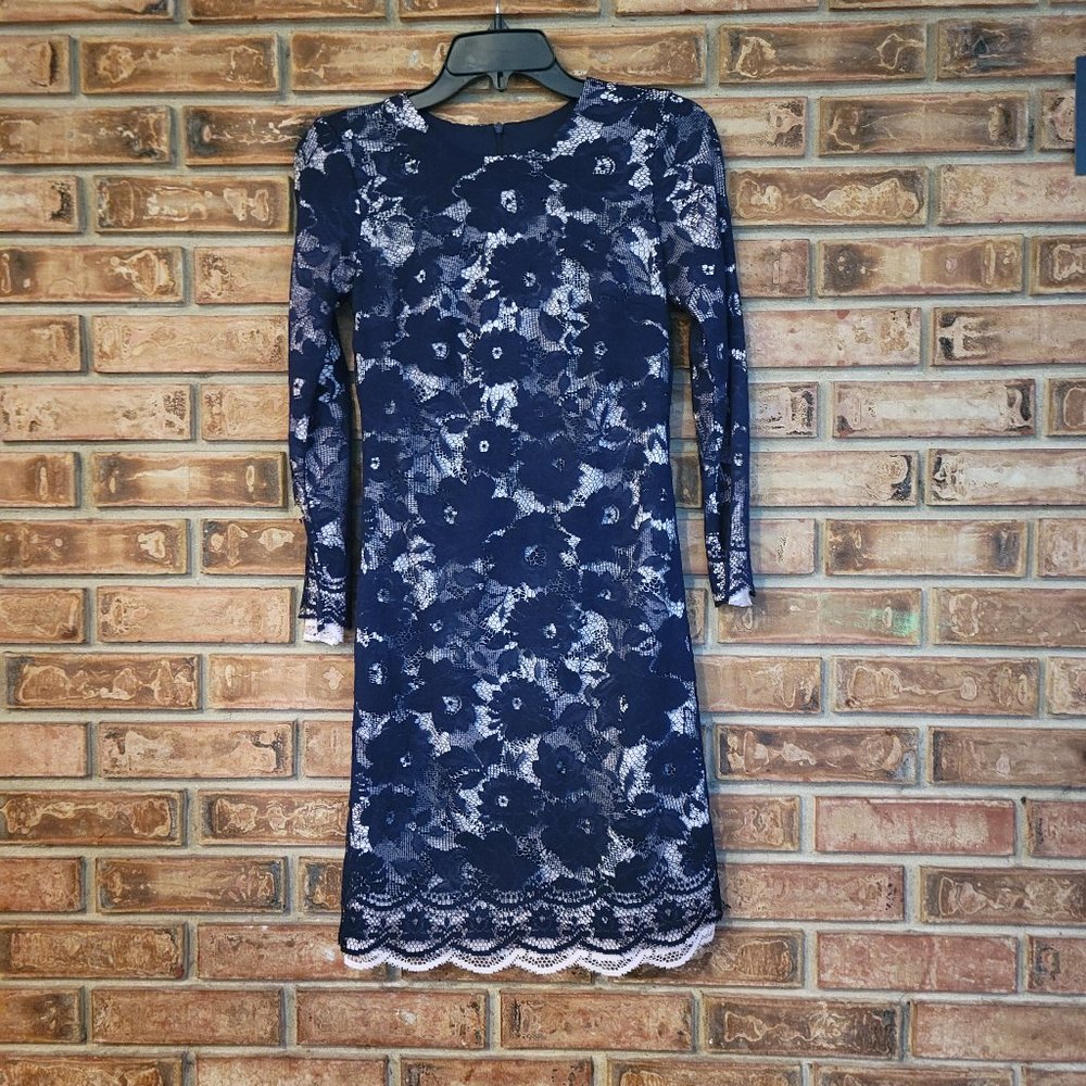 Stunning lace dress size 2
